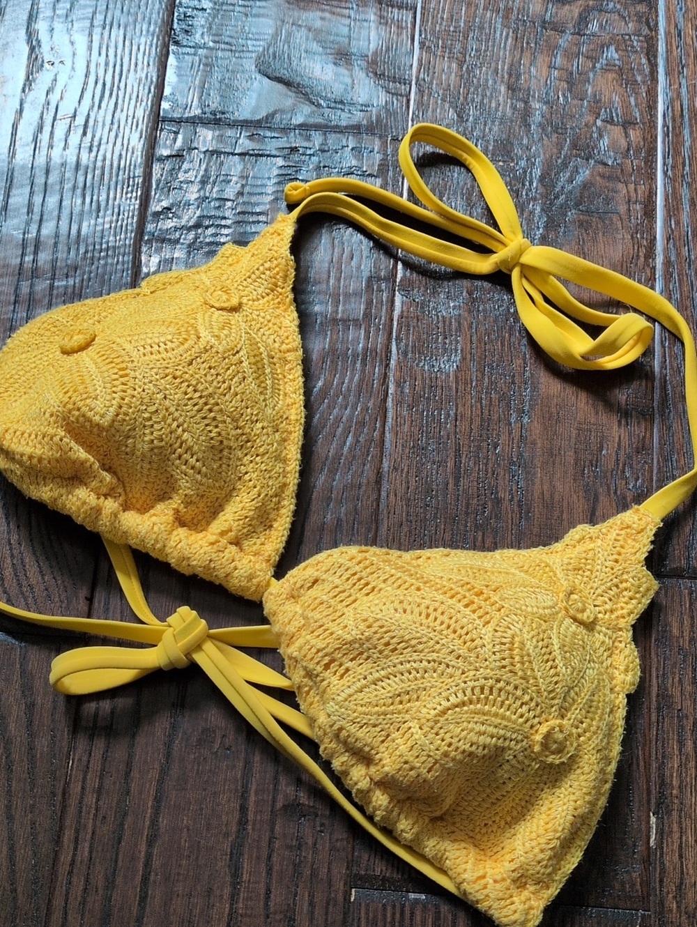 SHADE & SHORE I Adjustable Yellow Crochet Flower Triangle String Bikini Top, M
